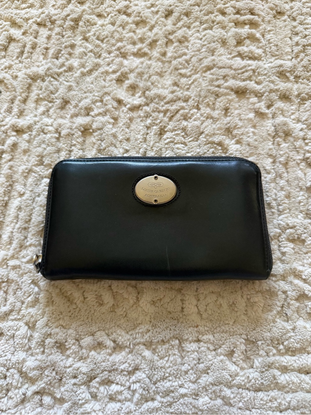 Louis Cardini Black Leather Zip Wallet with Metal Logo Plaque